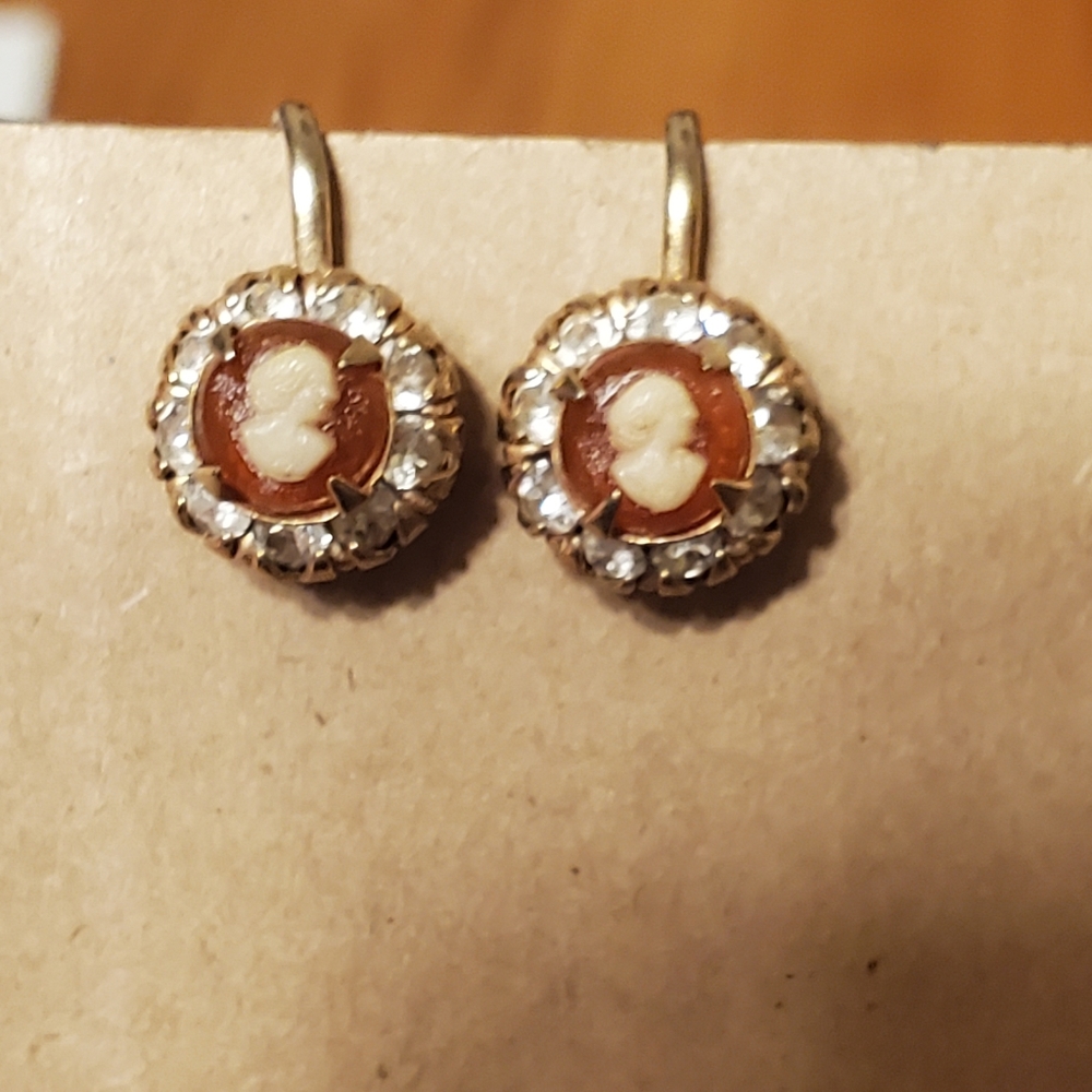 Vintage Cameo Rhinestone Screw Back Clip Earrings - Picture 5 of 10